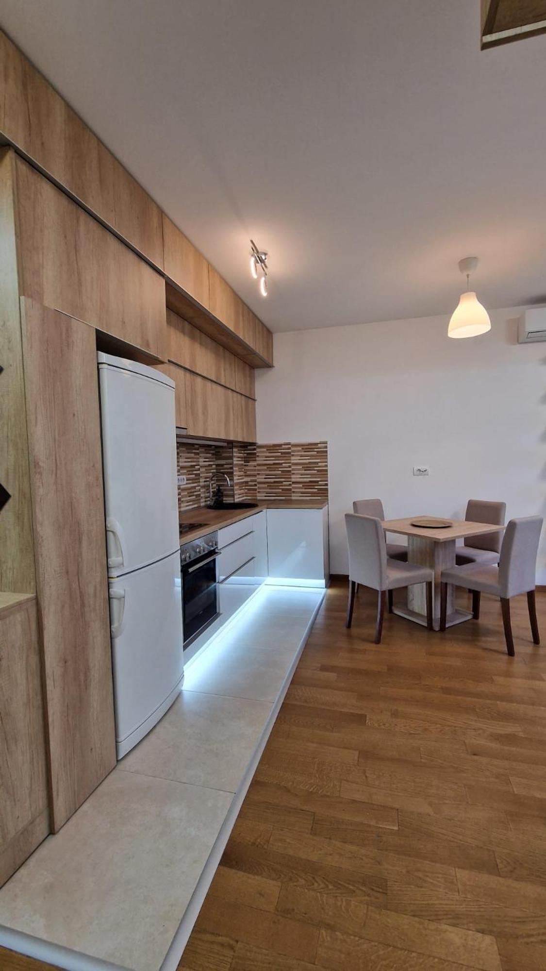 Porodicno-Poslovni Udoban Stan Apartment เบลเกรด ภายนอก รูปภาพ