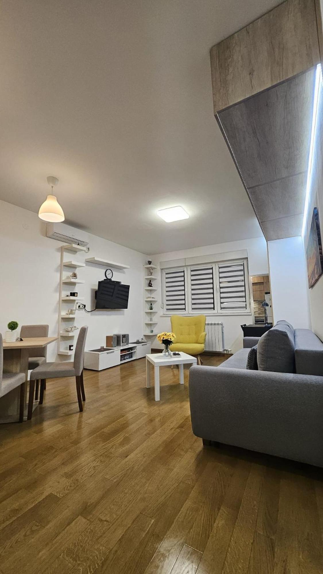 Porodicno-Poslovni Udoban Stan Apartment เบลเกรด ภายนอก รูปภาพ